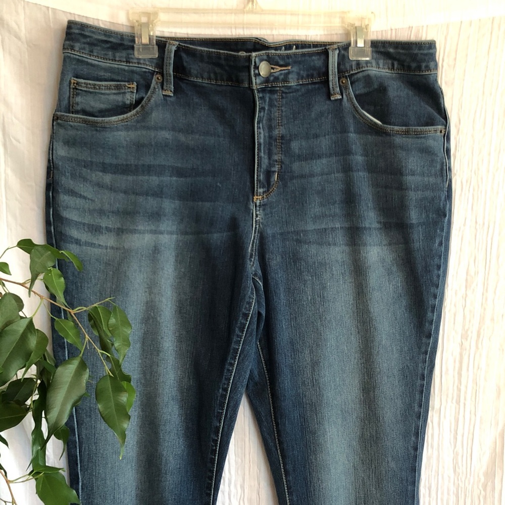 UNIVERSAL THREAD size 16W medium wash high rise stretchy skinny jeans